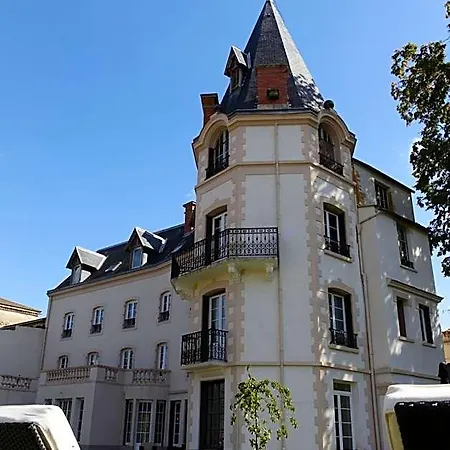 Chateau Les 4 Saisons 3*